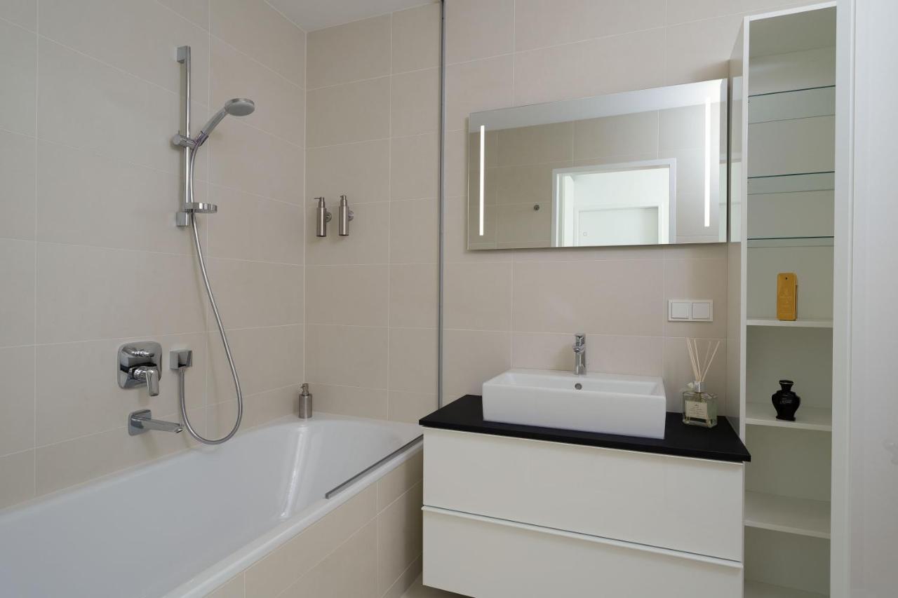 Triiiple Suites Level 21 Mit Balkon Und Tiefgarage فيينا المظهر الخارجي الصورة